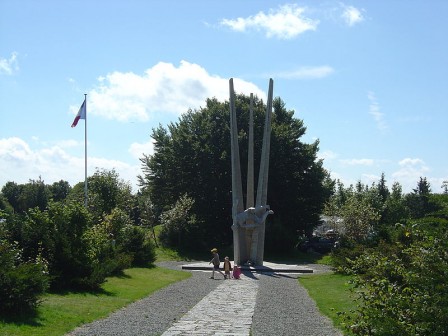 Monument_des_demineurs Wikimedia